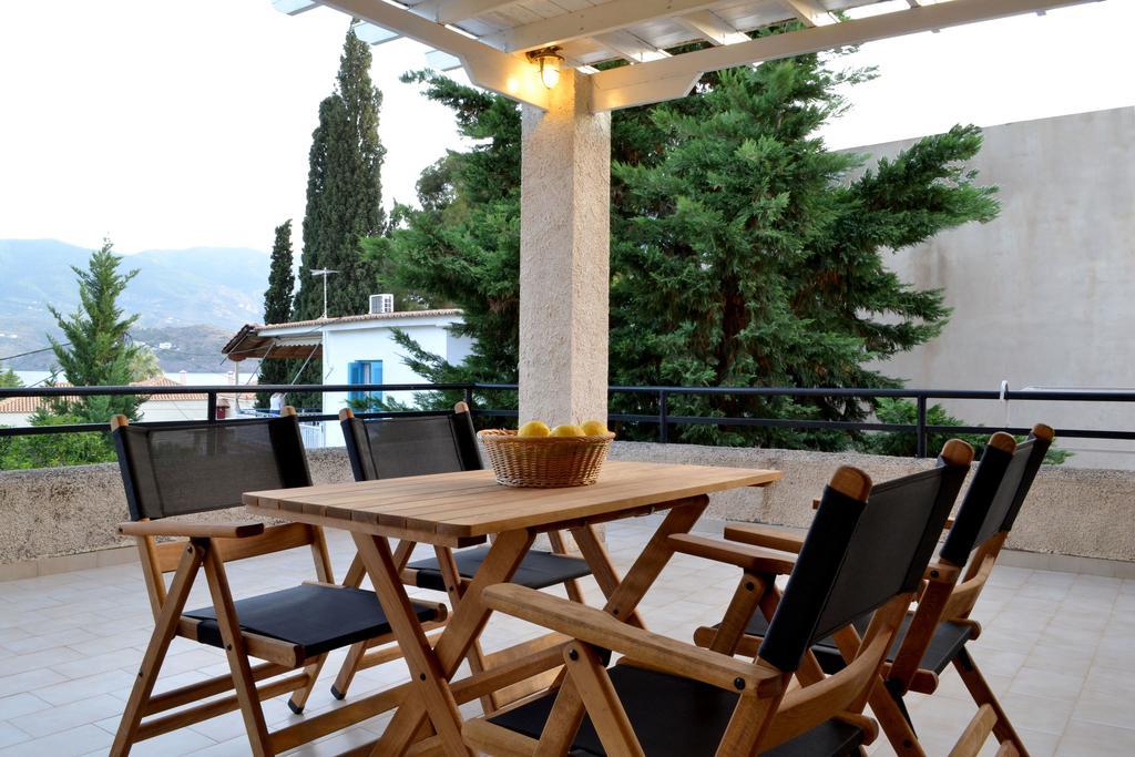 Villa Yiotevi Poros Town Exterior foto